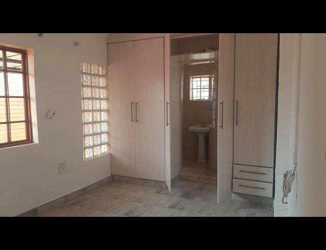 3 BEDROOM HOUSE FOR SALE IN IVY PARK